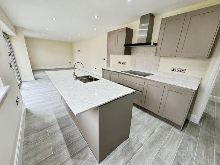 5 bedroom Detached house for sale in Donnerville Gardens, Admaston, TF5