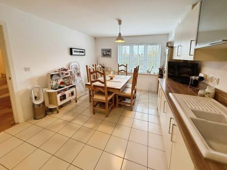 5 bedroom Detached house for sale in Holloway Court, Wombourne, WV5