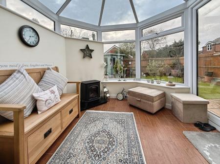 5 bedroom Detached house for sale in Holloway Court, Wombourne, WV5