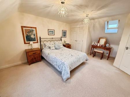 5 bedroom Detached house for sale in Holloway Court, Wombourne, WV5