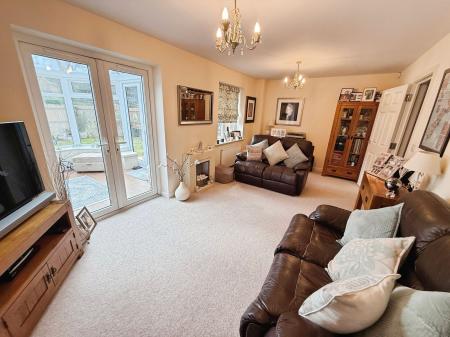 5 bedroom Detached house for sale in Holloway Court, Wombourne, WV5
