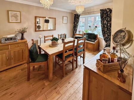 4 bedroom Detached house for sale in Hama Drive, Oakengates, TF2