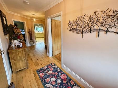 4 bedroom Detached house for sale in Hama Drive, Oakengates, TF2