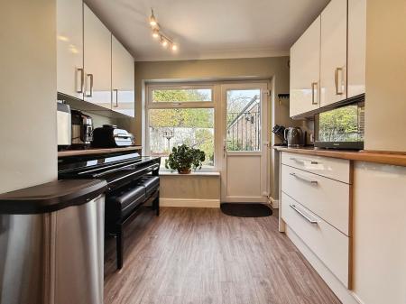 2 bedroom Semi-detached bungalow for sale in Hadley Gardens, Leegomery, TF1