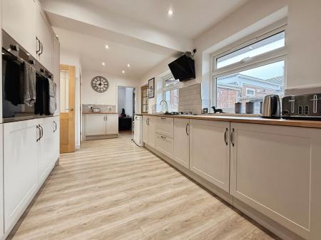 3 bedroom Detached bungalow for sale in Tibberton, Newport, TF10