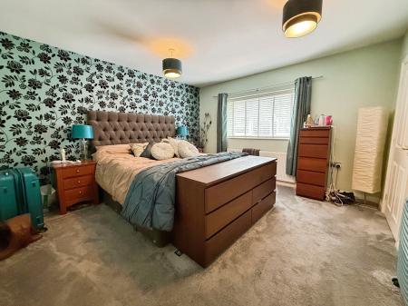 4 bedroom Detached house for sale in Stirchley Road, Stirchley, TF3
