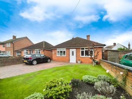 2 bedroom Detached bungalow for sale in The Lawns, Wellington, TF1