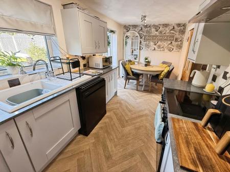 3 bedroom Semi-detached house for sale in Woodside Road, Ketley, TF1