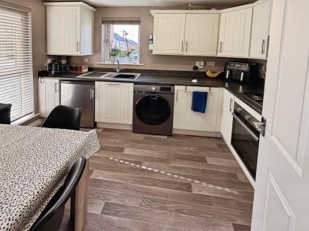 4 bedroom Terraced House for sale in Hendy Avenue, Ketley, TF1