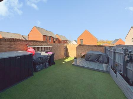 4 bedroom Terraced House for sale in Hendy Avenue, Ketley, TF1