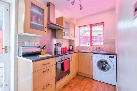 3 bedroom Semi-detached house to let in Beveley Road, Oakengates, TF2
