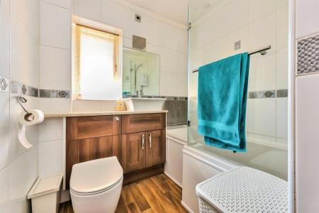 3 bedroom Semi-detached house to let in Beveley Road, Oakengates, TF2