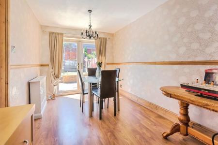 3 bedroom Semi-detached house to let in Beveley Road, Oakengates, TF2