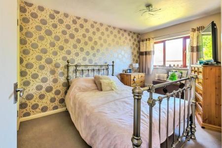 3 bedroom Semi-detached house to let in Beveley Road, Oakengates, TF2