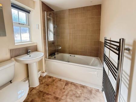 2 bedroom Flat to let in Elmwood Road, Arleston, TF1