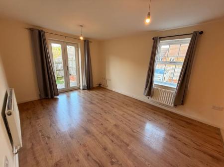 2 bedroom Flat to let in Elmwood Road, Arleston, TF1