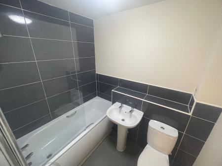 2 bedroom Flat to let in Ferridays Fields, Woodside, TF7