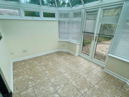 2 bedroom Terraced House to let in Manor Rise, Lichfield, WS14