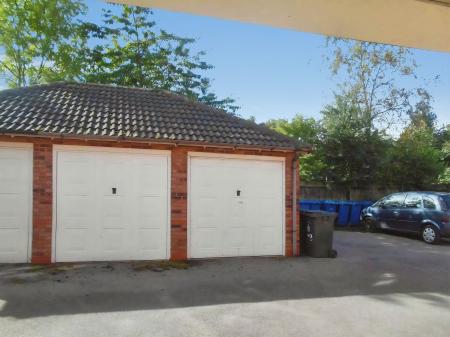 2 bedroom Terraced House to let in Manor Rise, Lichfield, WS14