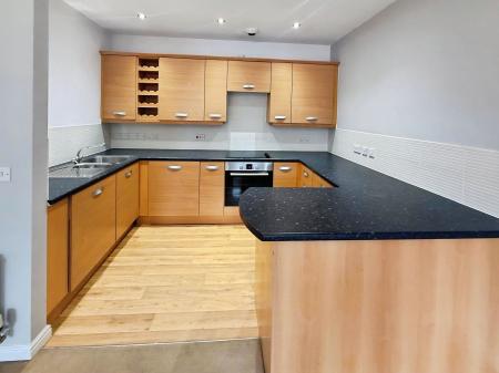 2 bedroom Flat to let in Boathouse Field, Kensington Oval Boathouse Field, WS13