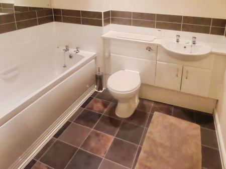 2 bedroom Flat to let in Boathouse Field, Kensington Oval Boathouse Field, WS13