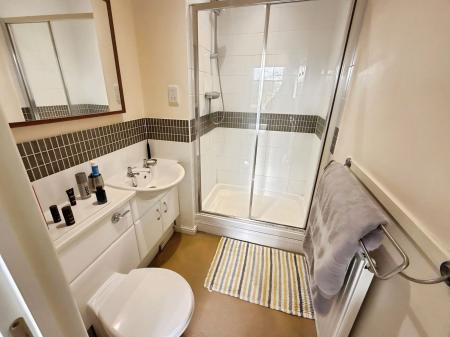 2 bedroom Flat to let in Boathouse Field, Kensington Oval Boathouse Field, WS13