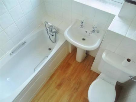 3 bedroom Link detached house to let in Locke Way, Stafford, ST16