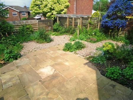 3 bedroom Link detached house to let in Locke Way, Stafford, ST16