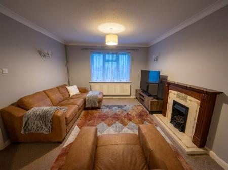 3 bedroom Link detached house to let in Locke Way, Stafford, ST16