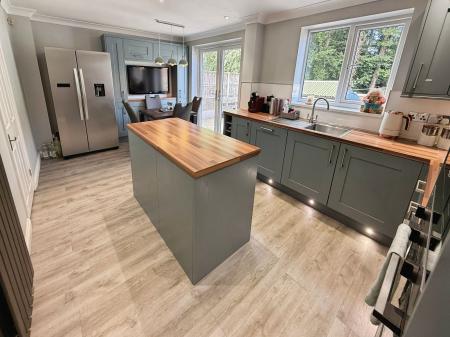 4 bedroom Detached house for sale in Thornton Park Avenue, Muxton, TF2