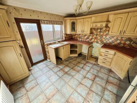 2 bedroom Detached bungalow for sale in Cumberledge Hill, Rugeley, WS15