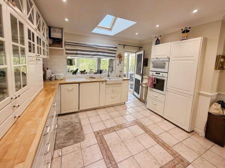3 bedroom Detached bungalow for sale in Hilltop Road, Oakengates, TF2