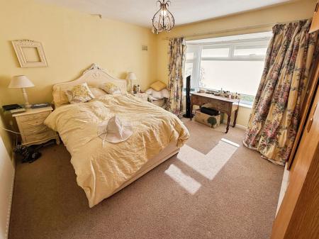 3 bedroom Detached bungalow for sale in Hilltop Road, Oakengates, TF2