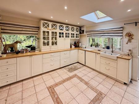3 bedroom Detached bungalow for sale in Hilltop Road, Oakengates, TF2