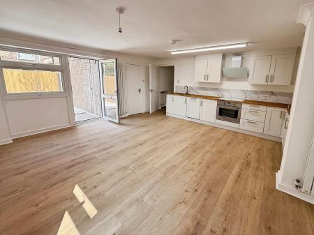 3 bedroom Flat for sale in Dunsheath, Telford, TF3