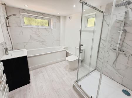 3 bedroom Flat for sale in Dunsheath, Telford, TF3