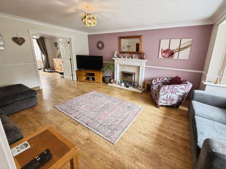 4 bedroom Detached house for sale in Moat Close, Telford, TF1