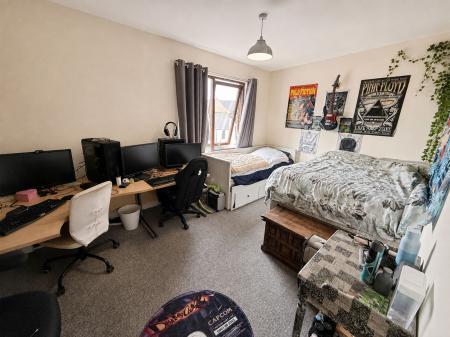 4 bedroom Terraced House for sale in Ketley Park Road, Ketley, TF1
