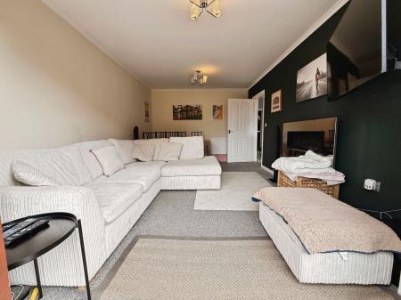 4 bedroom Terraced House for sale in Ketley Park Road, Ketley, TF1