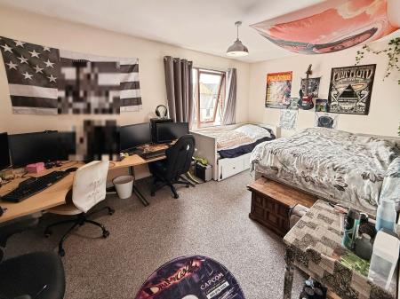 4 bedroom Terraced House for sale in Ketley Park Road, Ketley, TF1