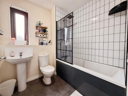 4 bedroom Terraced House for sale in Ketley Park Road, Ketley, TF1