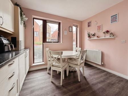 4 bedroom Terraced House for sale in Ketley Park Road, Ketley, TF1