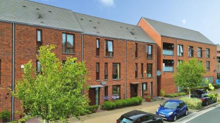 4 bedroom Terraced House for sale in Ketley Park Road, Ketley, TF1