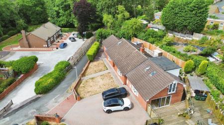 5 bedroom Detached bungalow for sale in Cockshutt Road, Oakengates, TF2
