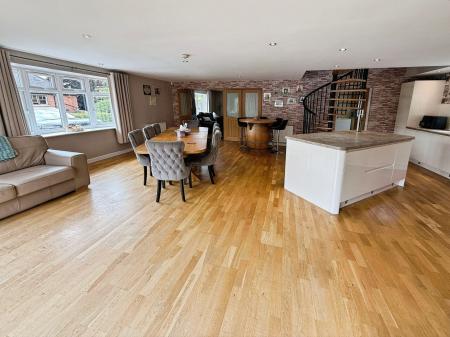 5 bedroom Detached bungalow for sale in Cockshutt Road, Oakengates, TF2