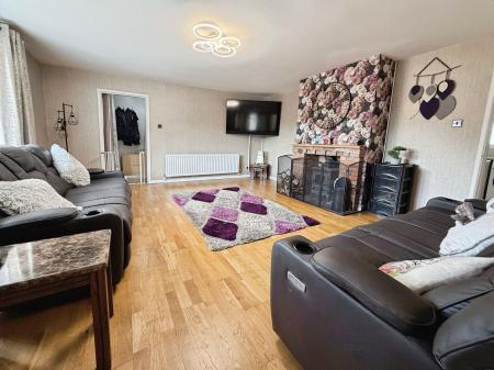 5 bedroom Detached bungalow for sale in Cockshutt Road, Oakengates, TF2