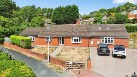 5 bedroom Detached bungalow for sale in Cockshutt Road, Oakengates, TF2
