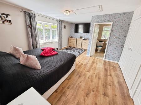 5 bedroom Detached bungalow for sale in Cockshutt Road, Oakengates, TF2
