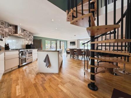 5 bedroom Detached bungalow for sale in Cockshutt Road, Oakengates, TF2