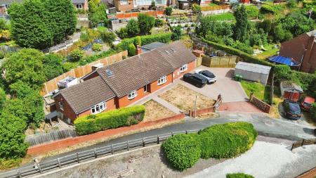5 bedroom Detached bungalow for sale in Cockshutt Road, Oakengates, TF2